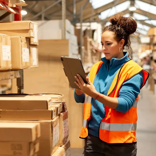 Warehouse-Worker-taking-inventory